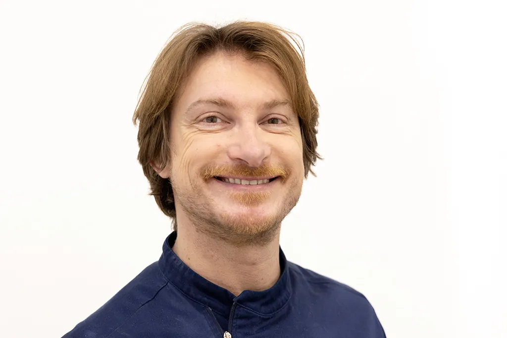 Il Dott. Edoardo Palla, direttore sanitario dello studio dentistico di Via Carducci a Ghezzano, Pisa