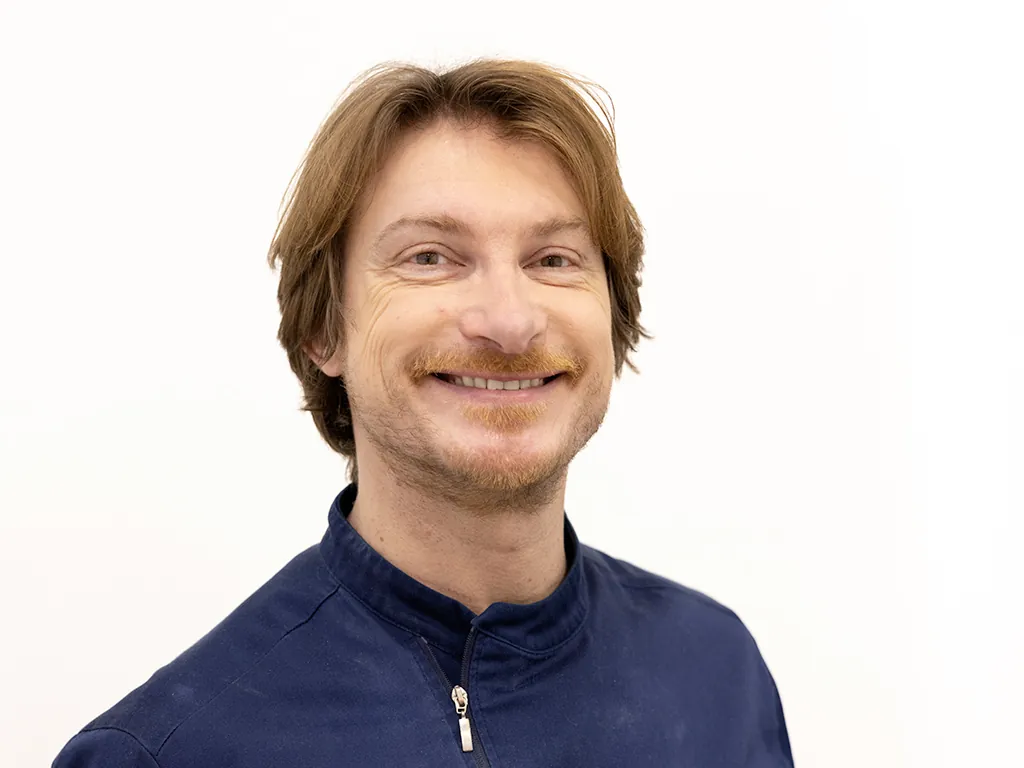 Il Dott. Edoardo Palla, direttore sanitario dello studio dentistico di Via Carducci a Ghezzano, Pisa