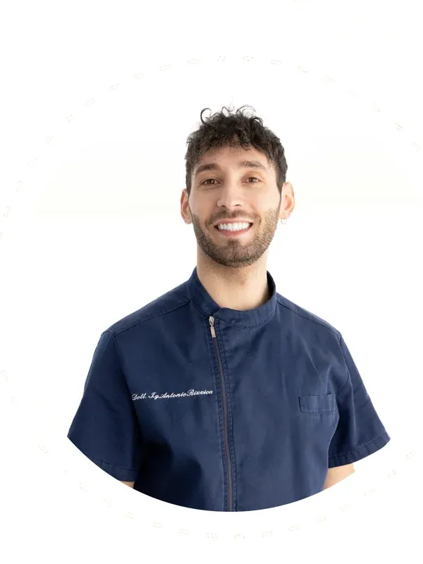 Il Dott. Antonio Rizzica, igienista dentale dello studio di Ghezzano, Pisa